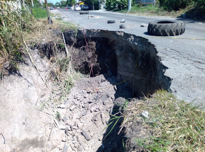 Se sigue abriendo socavón en tramo cañero